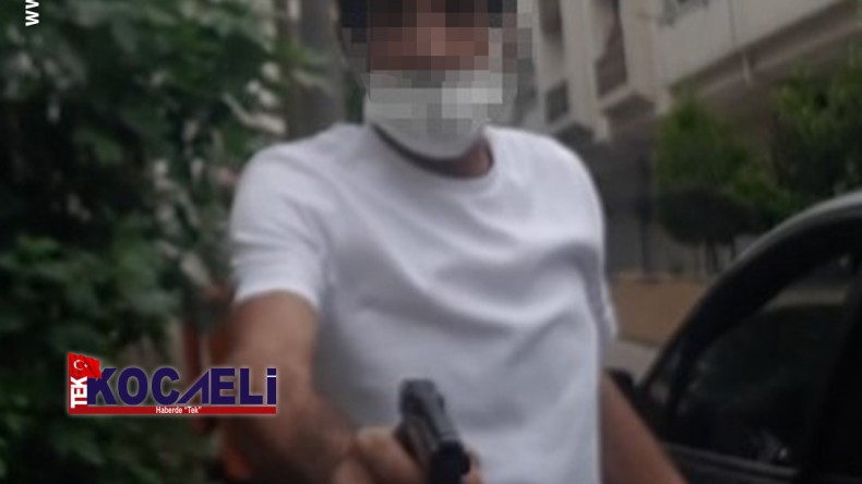 Boşanma aşamasındaki eşine silah çekti