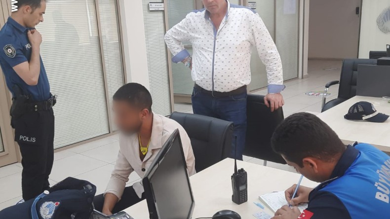 Büyükşehir Zabıtası Duygu Tacirinin Oyununu Bozdu