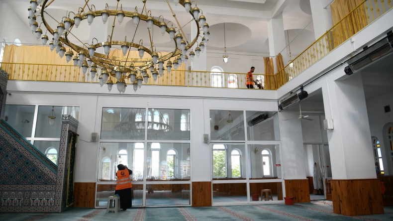 Çayırova’da İbadethaneler Temizleniyor