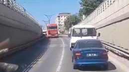 Trafikte şaşırtan anlar: Arızalanan otomobili geri geri çekti