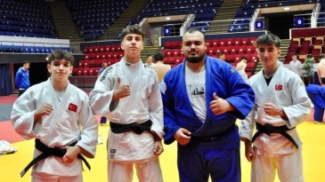 Kağıtspor rüzgarı; Madalyalar ile döndüler