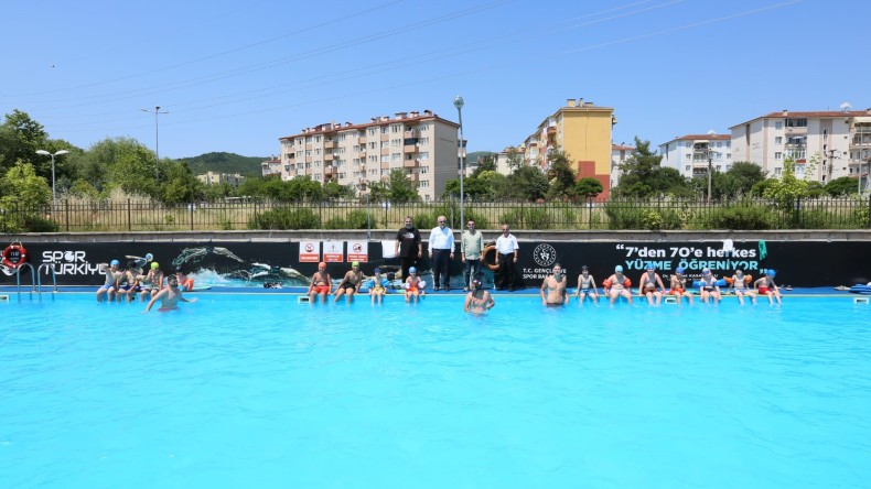 Derince’de yüzme bilmeyen kalmayacak