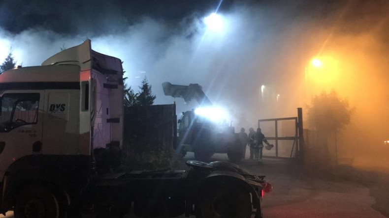 Başiskele’de yangın paniği; Yoğun duman pis kokuyla yayıldı