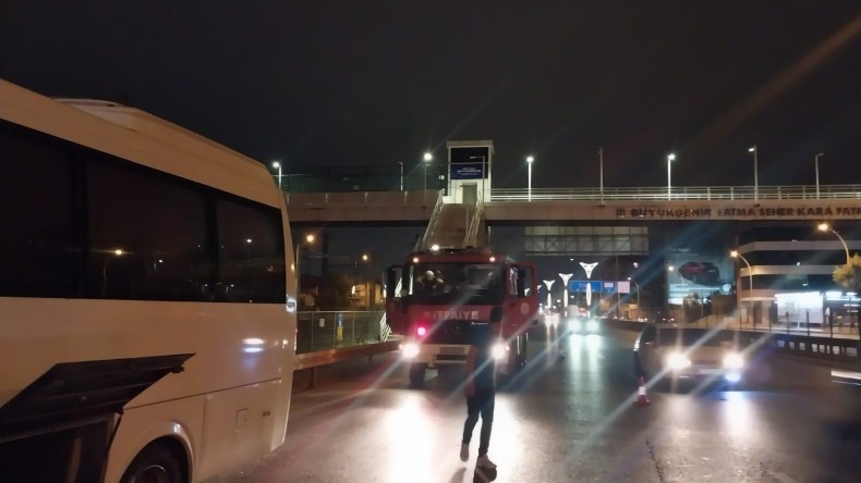 Midibüste çıkan yangına, arama kurtarma ekibi müdahale etti