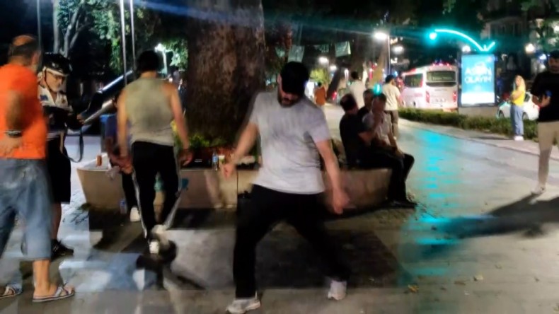 Önce izlediler sonra dayanamayıp dans ettiler