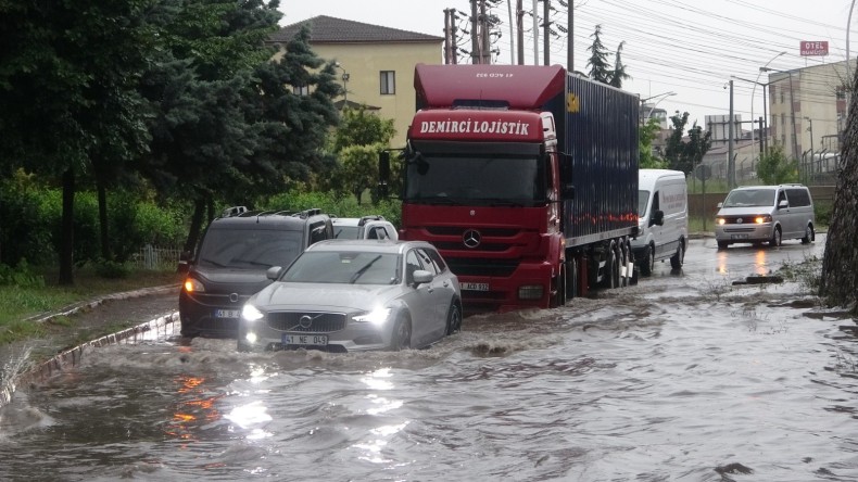 Dereler Taştı, Yollar Göle Döndü