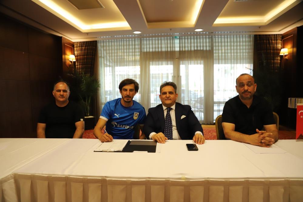 Tecrübeli golcü Mehmet Akyüz Derincespor FK ile imzaladı