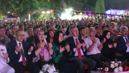 Uçurtma tepesine binler toplandı, birlik mesajı verildi