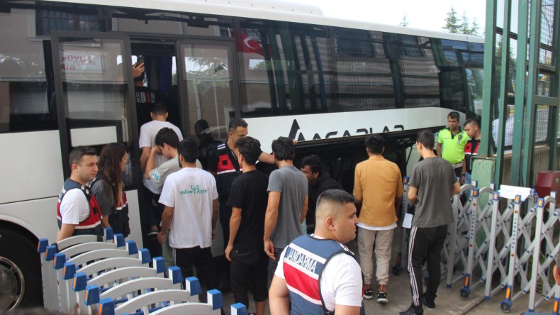 Kocaeli’de 6 Düzensiz Göçmen Yakalandı