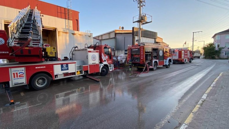 Fabrika jeneratöründe yangın