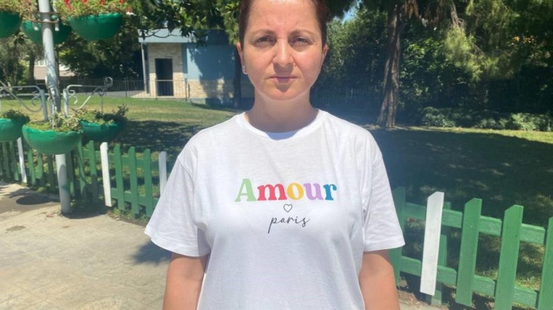 Annesi sokak sokak kaybolan kızını arıyor