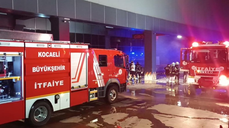 Toptan markette yangın; Faciadan dönüldü