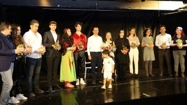 “Aşk Her Zaman Güzeldir” Sahne Aldı