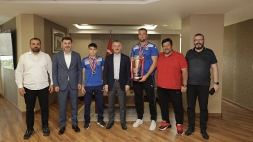 Başkan Büyükakın Pehlivanları Ağırladı