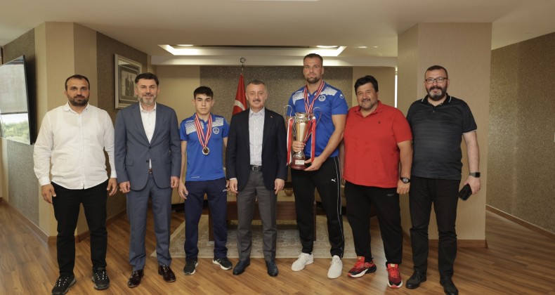 Başkan Büyükakın Pehlivanları Ağırladı