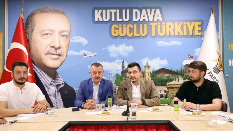 Başkan Ak Gençlerin Toplantısına Katıldı