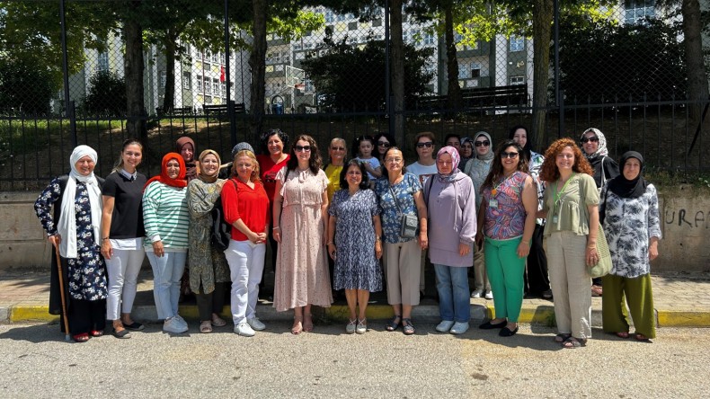 İzmit Belediyesi, Akpınar’da Kadınlarla Buluştu