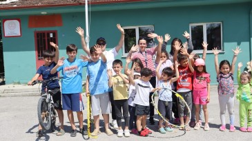 İzmit Belediyesi çocukların tatiline renk katıyor