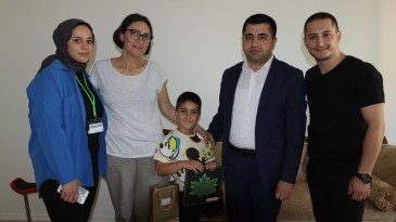 İzmit Belediyesi, engelli çocuğun rampa isteğini hızla yerine getirdi