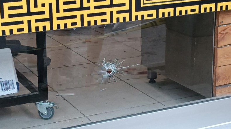 Hamile kadını darp eden şahsın iş yerine silahlı saldırı