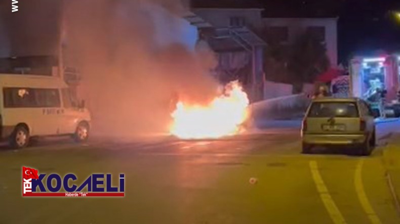 Otomobil alev aldı, dumanları fark edince canını kurtardı