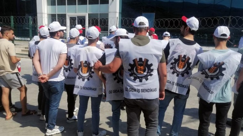 İşten çıkarılan işçilerden eylem