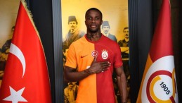 Galatasaray KAP’a bildirdi; Zaha 3 yıllık sözleşme imzaladı