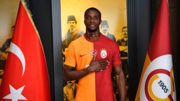 Galatasaray KAP’a bildirdi; Zaha 3 yıllık sözleşme imzaladı