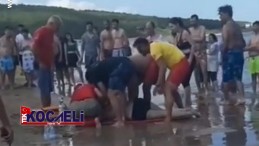 Serinlemek için denize giren 2 kişi boğulmaktan kurtarıldı