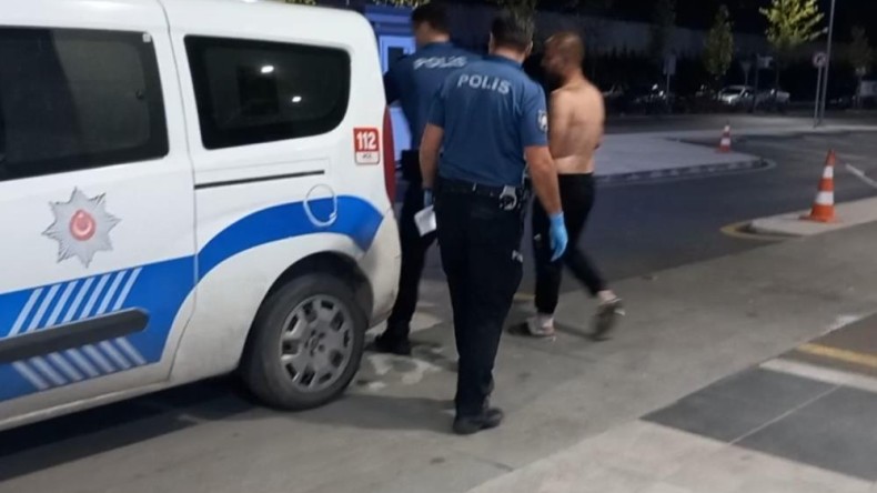 Babasına öfkelendi, minibüsü yaktı