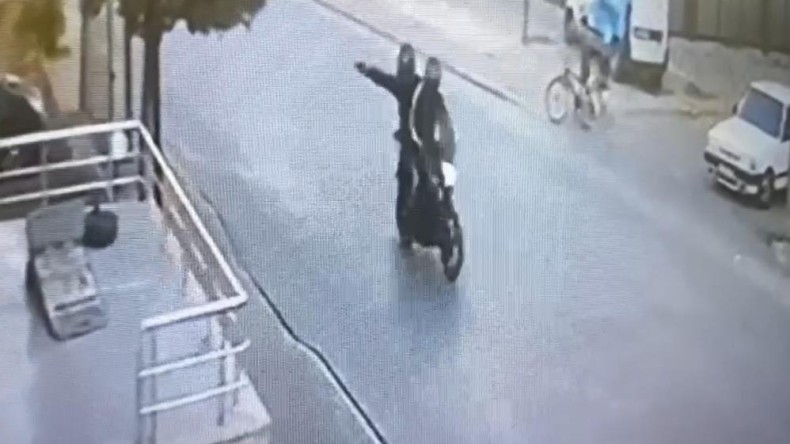 Park halindeki otomobillere kurşun yağmuru