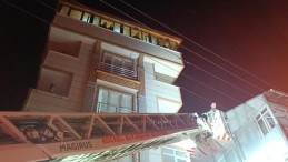 Çatıda yangın; Bina sakinleri müdahale etti