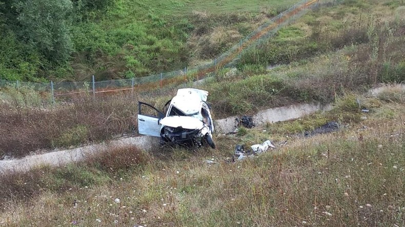 Şarampole uçan otomobil takla attı: 3 ölü