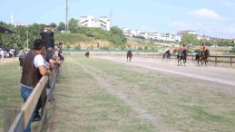 Rahvan At Yarışları nefes kesti