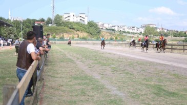 Rahvan At Yarışları nefes kesti
