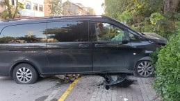 Turistleri taşıyan minibüs ağaca çarptı: 6 yaralı