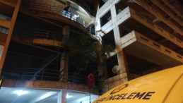İzmit’te katlı otoparktan düşen şahıs ağır yaralandı