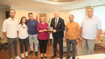 Uğur Dündar’a Altın Pişmaniye ödülü