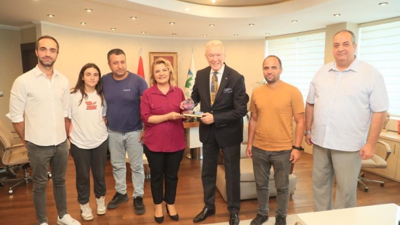 Uğur Dündar’a Altın Pişmaniye ödülü