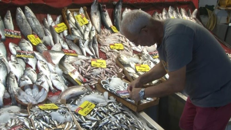 Balıkçılar denize açılmak için heyecanla bekliyor.