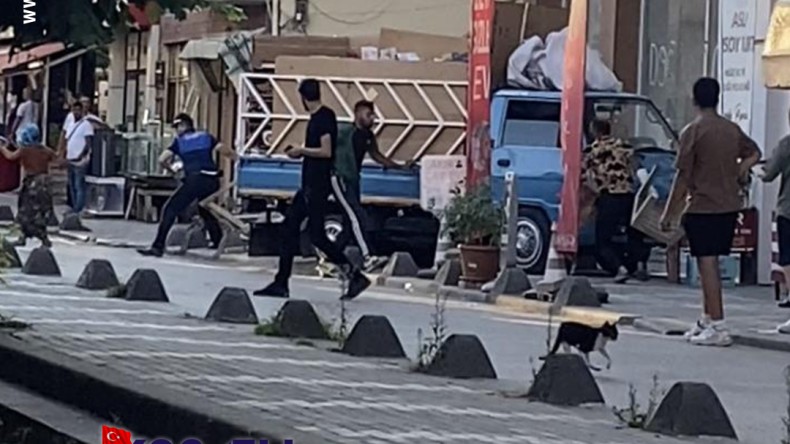 Zabıta ile kağıt toplayıcılar arasında yumruklu tekmeli kavga