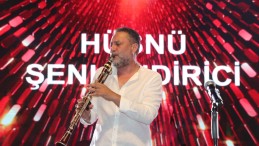 İzmit halkı Hüsnü Şenlendirici ile eğlencenin doruklarına ulaştı