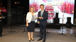 Altın Pişmaniye Ödül Töreni’nde Mustafa Sarıgül’e ödül