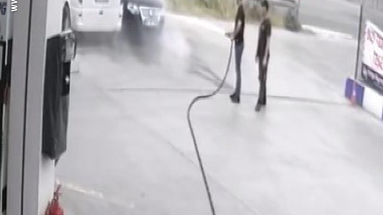 Akaryakıt istasyonunda faciadan dönüldü