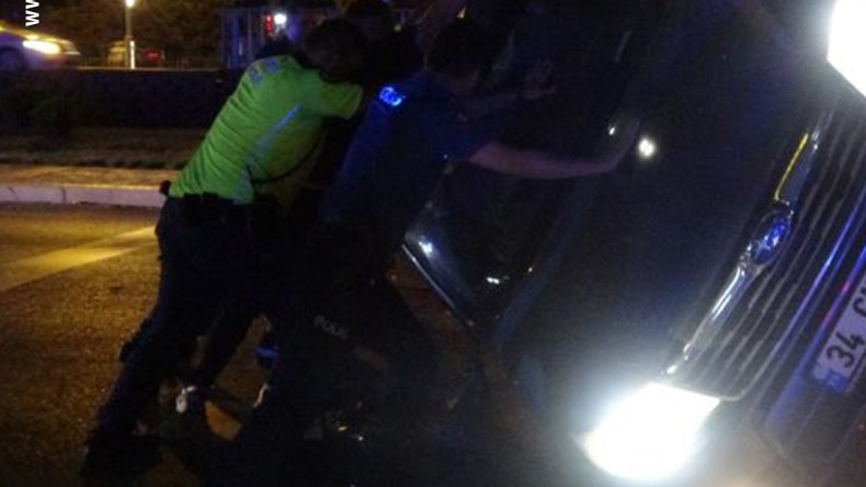 İzmit’te kaza; Cip yan yattı