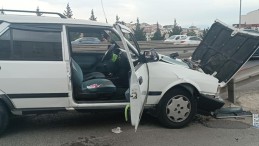 Kocaeli’de otomobil bariyerlere çarptı: 1 yaralı