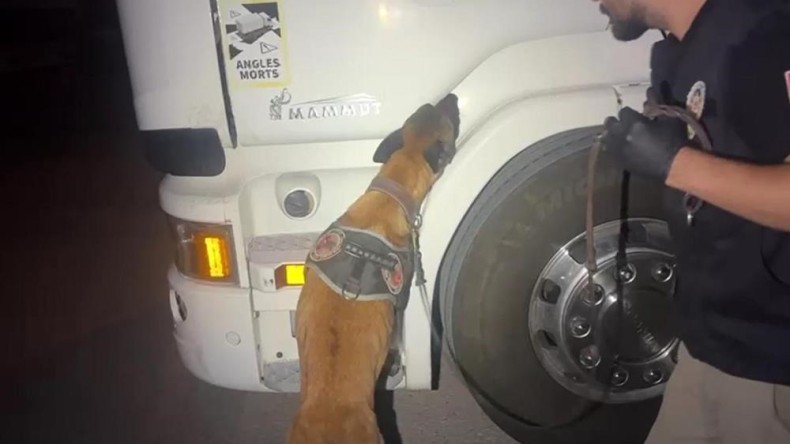 Tır içerisinde zulalanmış uyuşturucu ele geçirildi