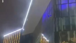 AVM’de yangın; Vatandaşlar yemeklerini bırakıp kaçtı