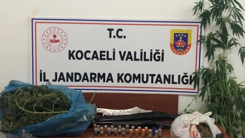 İzmit’te eve Jandarma’dan operasyon: 3 gözaltı