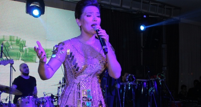 Kocaelispor Pendikspor maçı öncesi Demet Akalın konser verecek